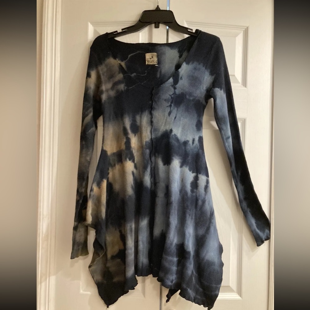 Not selling but hoping to find this tunic or something similar!